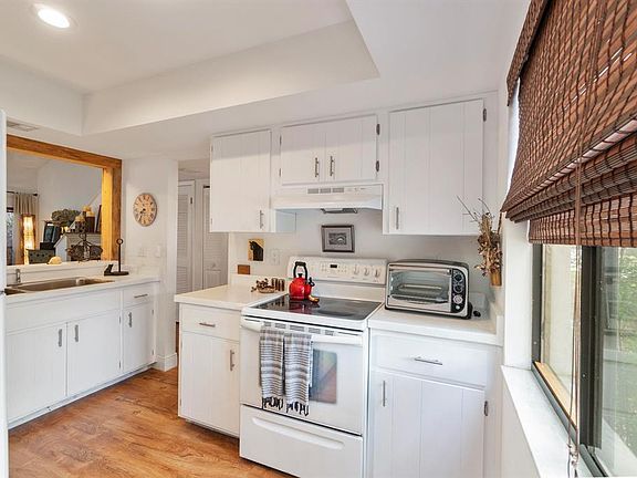 5th image of 3848 NE 17th Street Cir