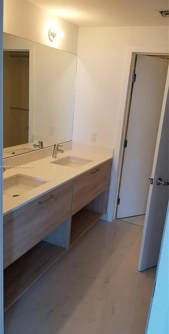 2 bed, 1108 sqft, $4,000 — Photo 3