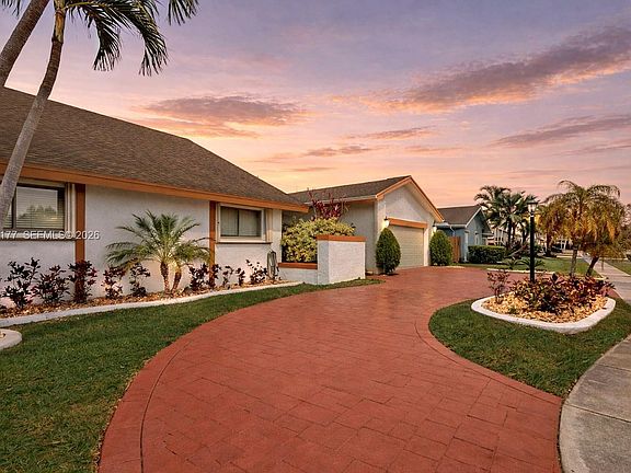 2nd image of 9400 SW 100th Avenue Rd