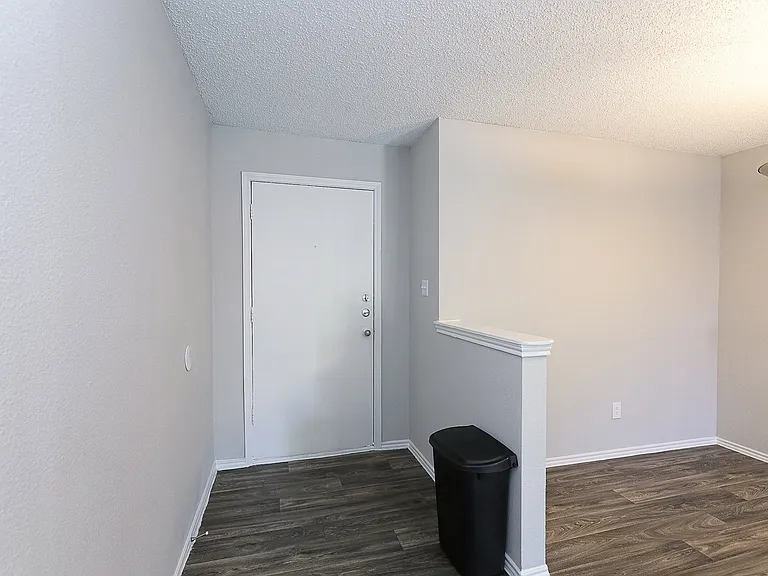 City Crest Apartments — Photo 40