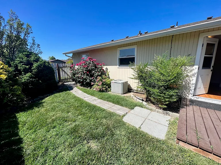 2570 Aztec Ave — Photo 20