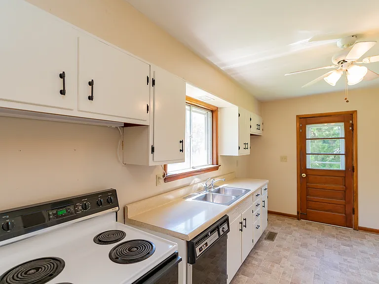 1214 Echo Dr — Photo 9