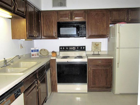 5th image of 1818 E Shorewood Blvd Unit 106
