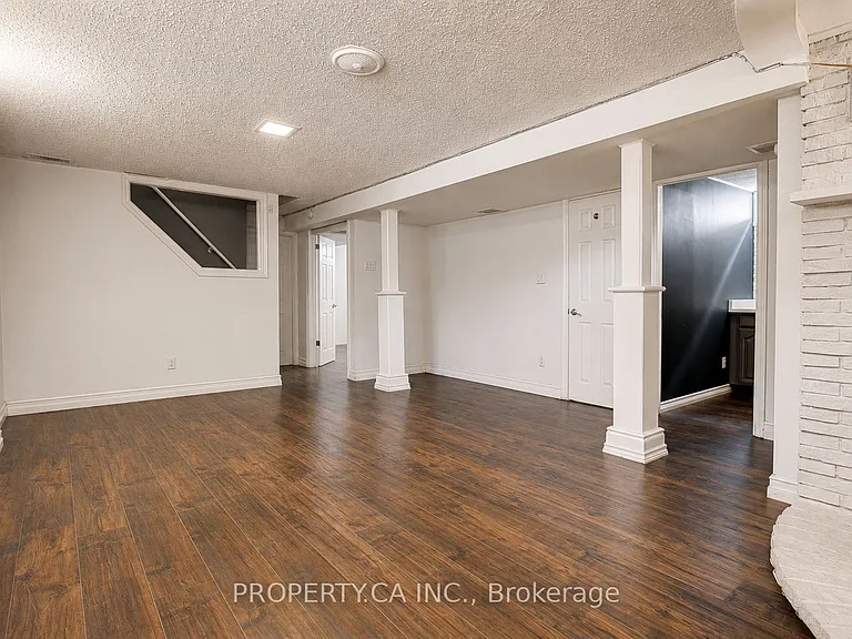 71 Highpark Ave #LOWER — Photo 5