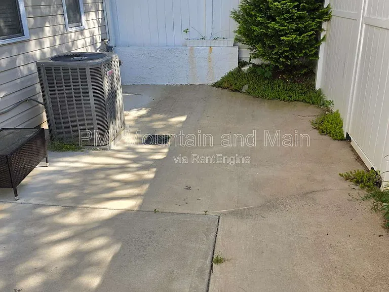 25 Barnett Shoals Dr — Photo 12