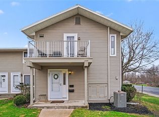 521 Eastbrooke Ln, Rochester, NY 14618