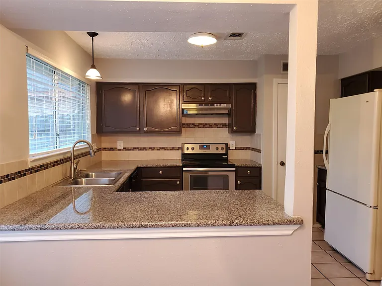 16315 Thistleglen Dr — Photo 7