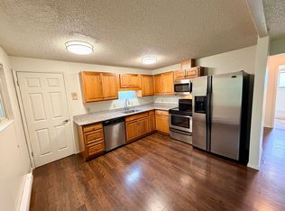 Updated Top Floor 2-Bed with Washer/Dryer, Dishwasher, Seattle, WA 98112