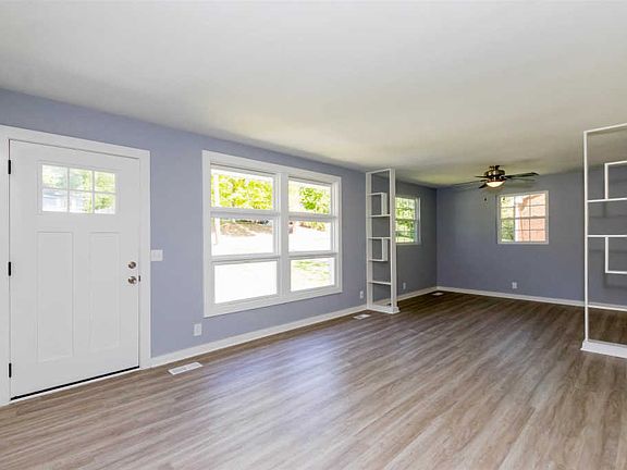 2nd image of 916 Rexdale Dr