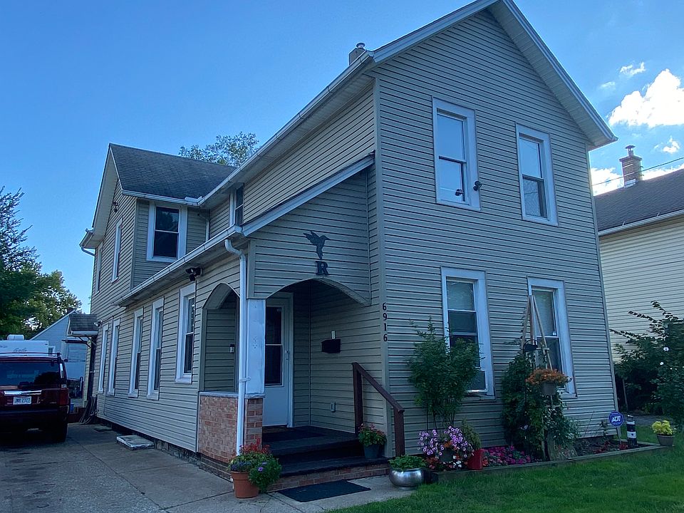 Attractive well-maintained exterior