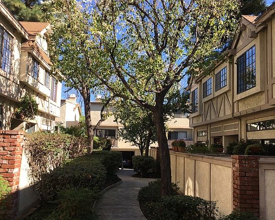 2nd image of 7100 Balboa Blvd Unit 104