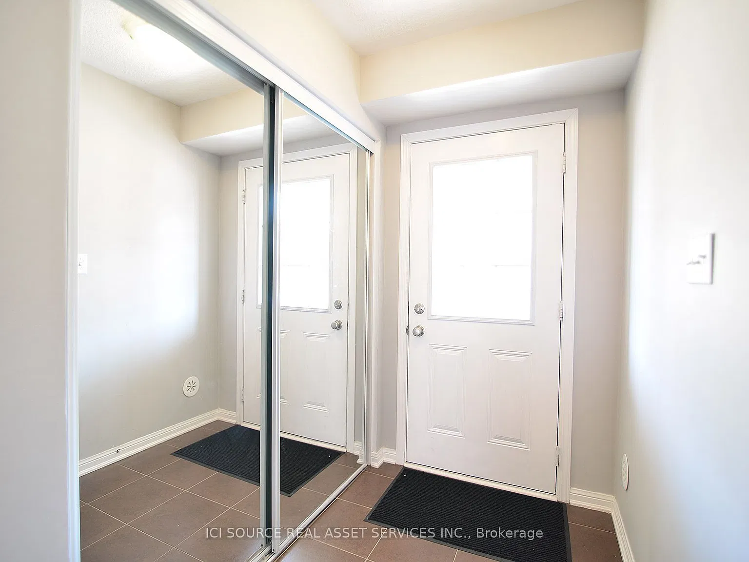 3 bed, $2,750 — Photo 2