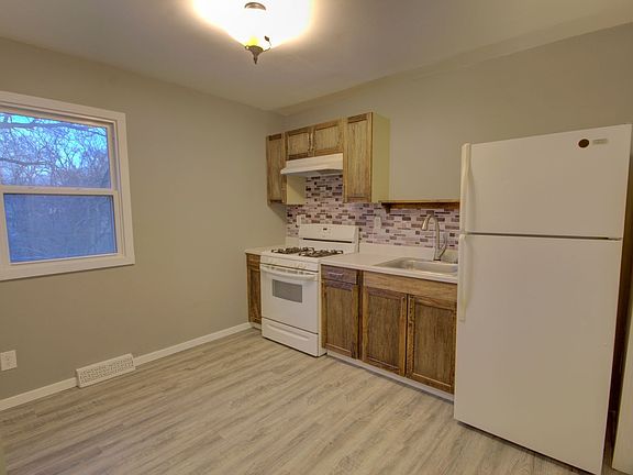 3rd image of 1105 Tremont Ave #1107