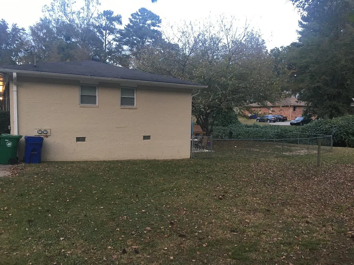 2 bed, 884 sqft, $1,950 — Photo 3