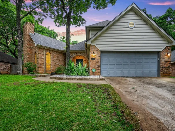 1032 W Winding Creek Dr, Grapevine, TX 76051