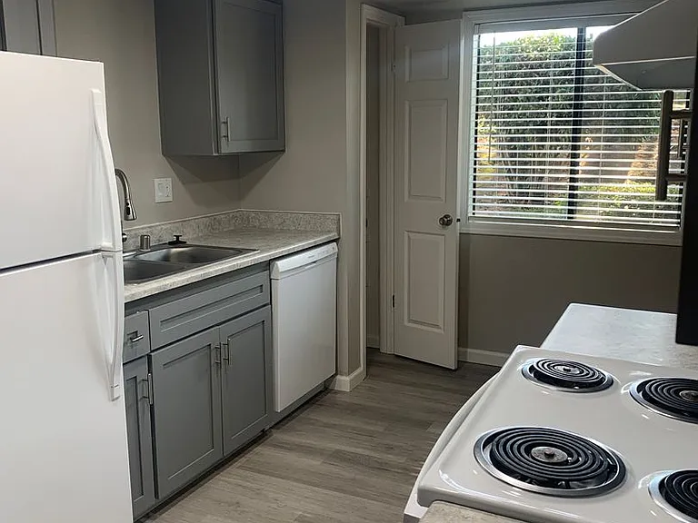 Dry Creek Apartments — Photo 4