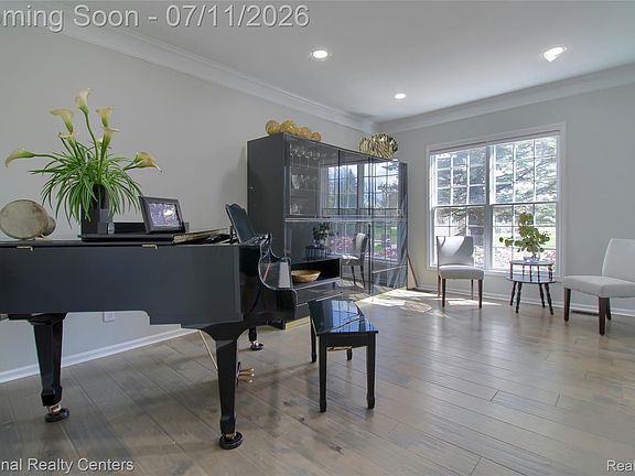 5th image of 429 Delaford Ct