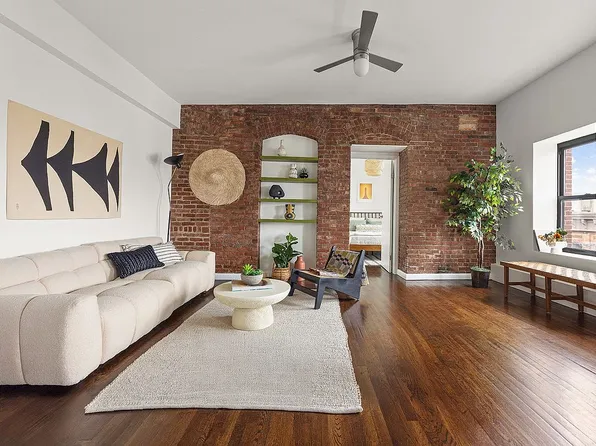 300 E 4th St APT 5B, New York, NY 10009