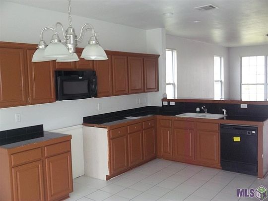 3rd image of 30227 Daffodil Dr