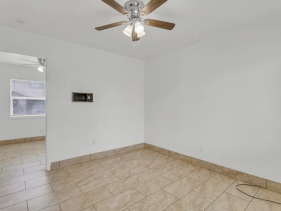 3rd image of 700 Lindsay Ave #3