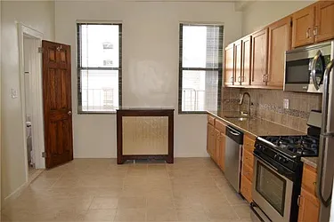 Rented by R New York