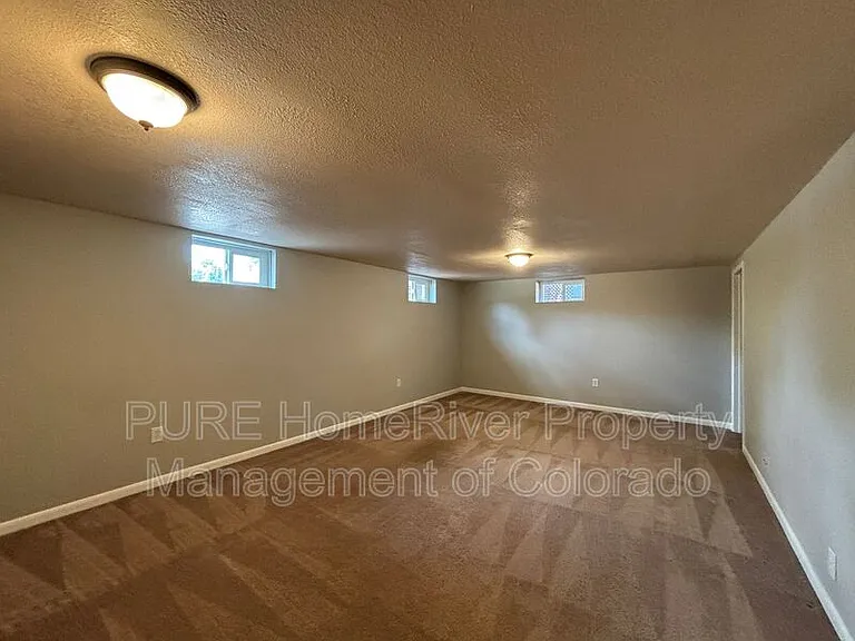 2255 S Clermont St — Photo 17