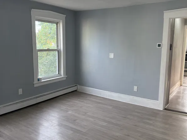 8 Bagley St, Pawtucket, RI