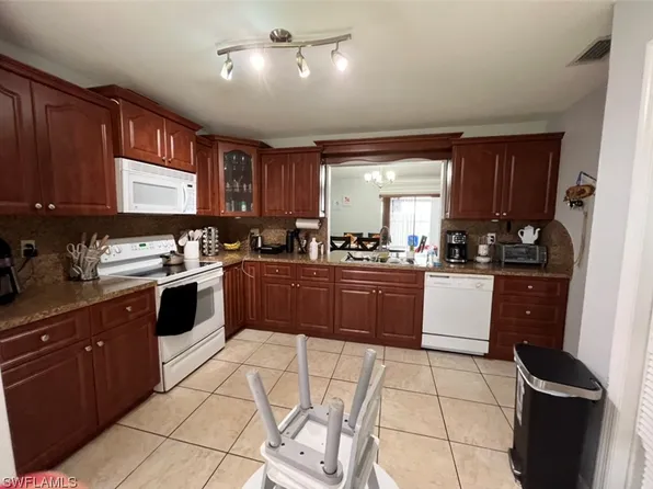 4225 31st Pl SW, Naples, FL 34116