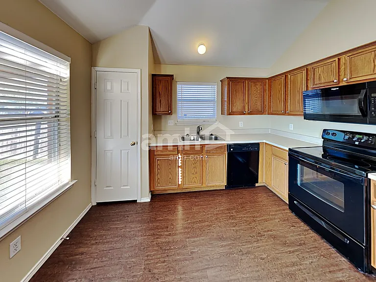1014 Sage Brush Trl — Photo 3