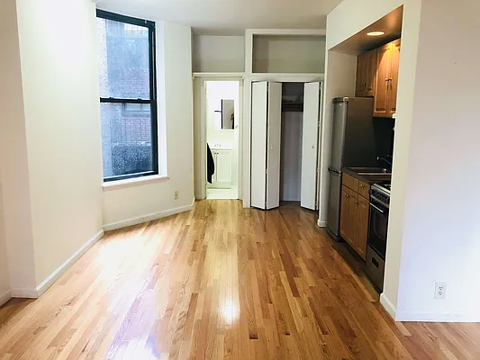 Rented by Avenues Real Estate | media 17