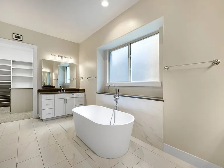 1806 Tucker St — Photo 13