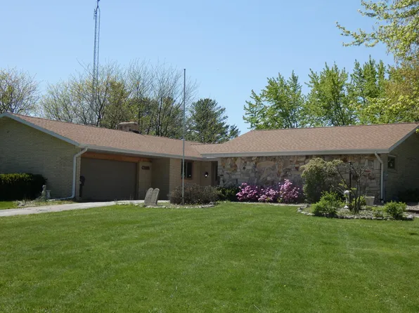 2404 Riverbend Dr, Benton Harbor, MI 49022