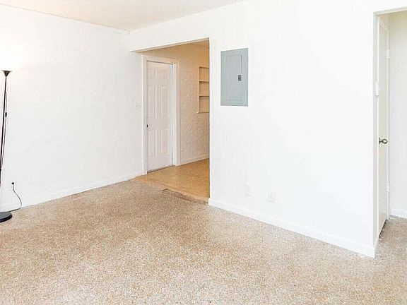 3rd image of 4230 NE 1st Ter