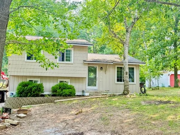 2350 Indian Rd, Lapeer, MI 48446