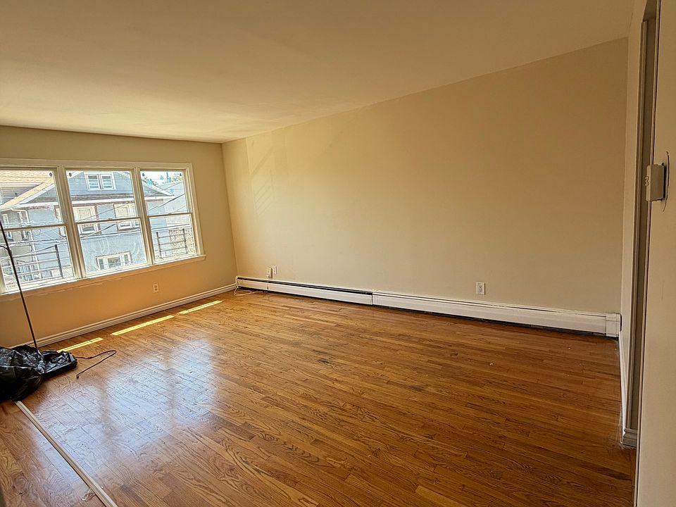 1st image of 121 Seaview Ave #2