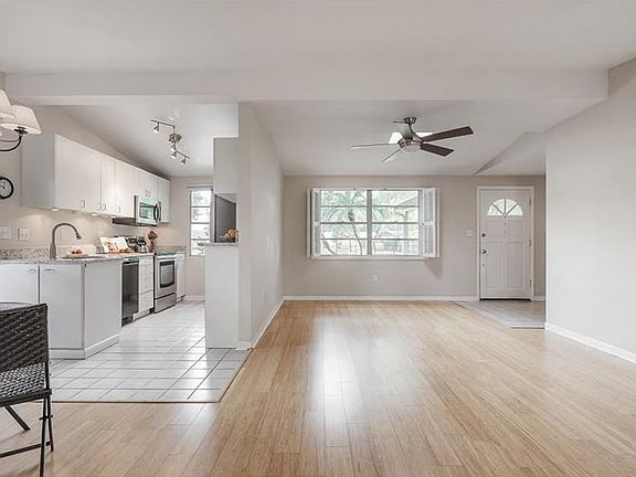 4th image of 910 W Peninsular St