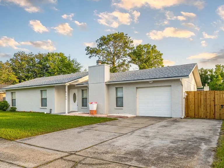 8126 Sable Woods Dr N — Photo 1