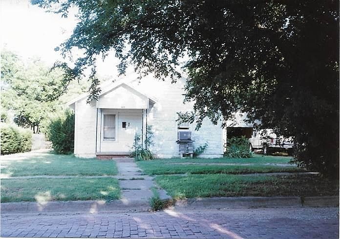 1st image of 407 N Avenue F