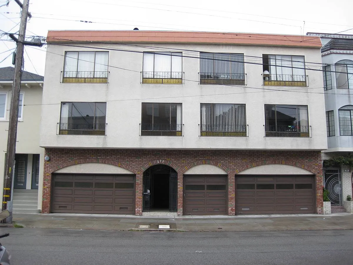 Building Photo - 277 3rd Ave #5