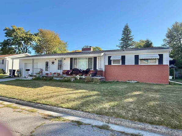 2 Brady Ct, Bay City, MI 48708