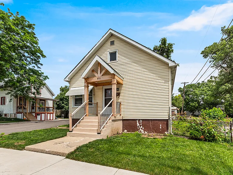411 Wallace St — Photo 3