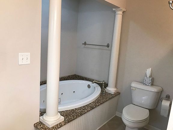 4th image of 532 Grand Point Dr APT B1