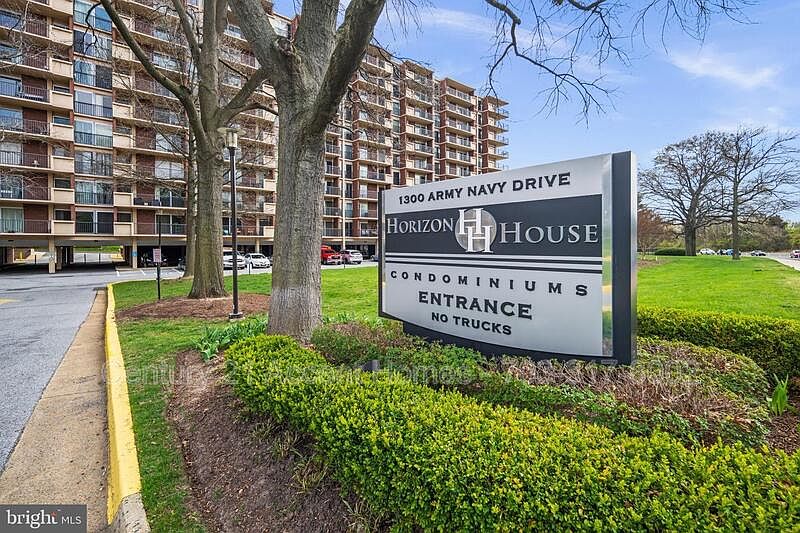 1st image of 1300 Army Navy Dr APT 629
