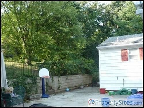 2nd image of 2901 Carson Ave