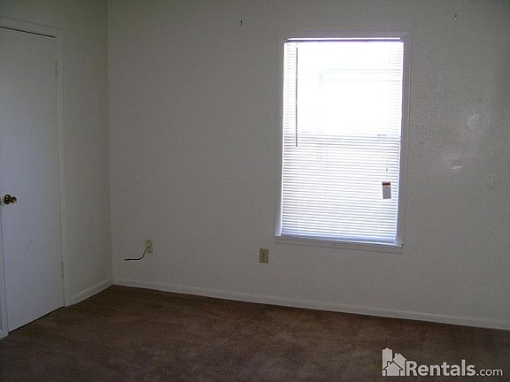 4th image of 922-924 S 13th St