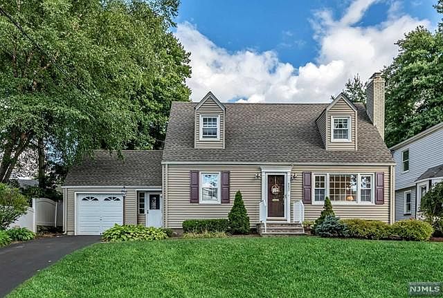 1st image of 880 Elm Ave