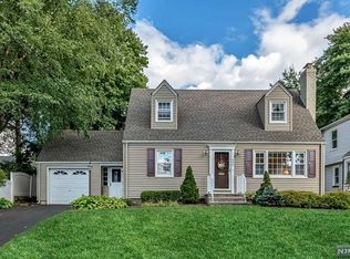 880 Elm Ave, River Edge, NJ 07661