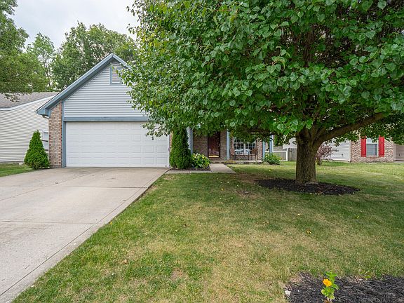3rd image of 729 Muirfield Dr