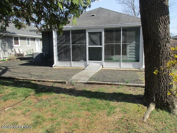 3rd image of 1662 Yorktowne Boulevard