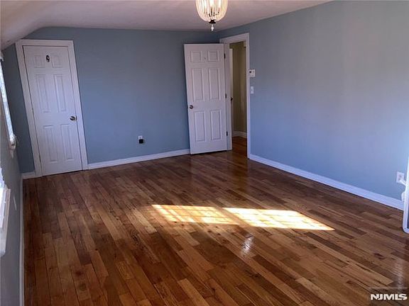 3rd image of 80 Carlton Ave